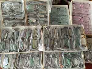 China Fábrica Clearance Stock TR Óculos Ópticos Quadros Grande Promoção Preço Barato Misto Aleatoriamente à Venda - Product Image 2