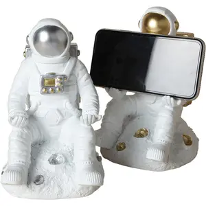 pen holder payudara Suppliers-Putih Resin Astronot Telepon Berdiri Kreatif Meja Pemegang Telepon