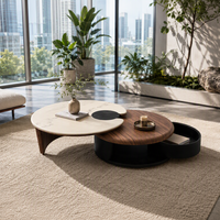 Table basse moderne de luxe en pierre frittée avec plateau en bois et base ronde en métal, fabricant de meubles sur mesure pour salon