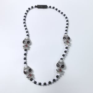 قلادات LED للهالوين بالجملة بـ3 أوضاع - مجوهرات حفلات مضيئة على شكل دمية مومياء لطيفة ومخيفة - Product Image 1