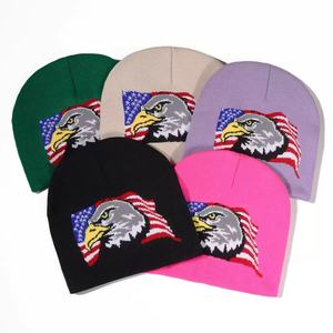 Bán Buôn Unisex Ngoài Trời Mùa Đông Dành Cho Người Lớn 100% Acrylic Ấm Ngắn Dệt Kim Mùa Đông <span class=keywords><strong>Hat</strong></span> Với Đại Bàng Và USA Cờ Thiết Kế - Product Image 1