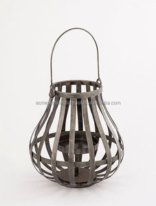 Linterna con forma de globo en hoja de metal con acabado Gris, perfecta para elegantes ideas de decoración de interiores y exteriores para el hogar y el jardín - Product Image 2