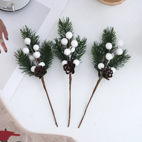Rangkaian Dekorasi Natal Lintas Negara dari Plastik Sutra Buatan, Kerucut Pinus, Cabang Buah Berry, dan Jarum Pinus Berlapis Salju