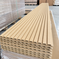 Panel Dinding WPC Tahan Kelembapan Harga Pabrik Desain Kustom Panel Dinding Beralur untuk Pelapis Dinding Hotel Kantor