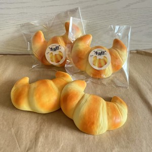 Vente directe usine – Jouet anti-stress en mousse PU en forme de croissant, parfumé et à remontée lente, pour enfants - Product Image 2