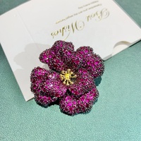 XILIANGFEIZI Soldes Exceptionnelles Broche Fleur de Camélia Vintage en Cuivre et Zircon Cadeaux de Thanksgiving pour Femmes