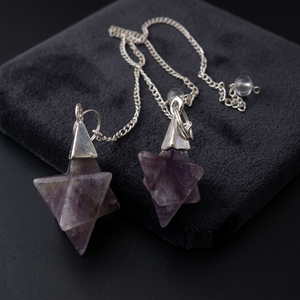 Pendentif de radiesthésie en améthyste naturelle en forme d'étoile Merkaba avec chaîne en argent et pierre de cristal - Product Image 1