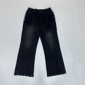 Pantalon de survêtement noir délavé à l'acide, avec logo imprimé DTG personnalisé, déchiré, en molleton français vintage, avec strass - Product Image 1