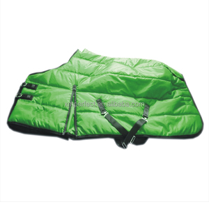 Fournisseur d'équipements équestres, qualité supérieure, vente en gros, conception personnalisée, couverture d'écurie pour chevaux d'hiver, tissu 210D et 420D, couvertures d'écurie pour chevaux - Product Image 4