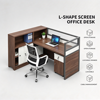 Poste de travail de bureau en L commercial avec armoire de rangement, écran de confidentialité et chaise en maille pour entreprise à domicile