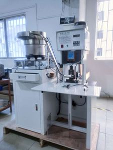 Alimentador de tazón de vibración de terminal suelto automático máquina prensadora de terminal de alimentación de grano de una sola lengüeta - Product Image 5