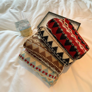 Bufanda de invierno de gama alta con tejido Retro Jacquard grueso y cálido estilo Fair Isle para ropa informal chal tradicional versátil - Product Image 2
