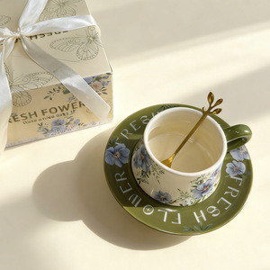 Ensemble tasse et soucoupe en céramique à motif floral peint à l'huile, élégante tasse à thé pour l'après-midi, cadeau pour la vente en gros - Product Image 2