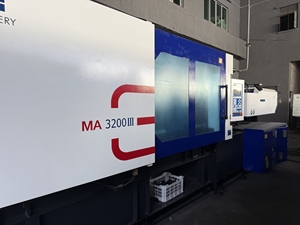 De plus, la machine de moulage par injection Ha Tian MA320 - Équipement spécialisé pour la fabrication de paniers en plastique avec une capacité de 320 tonnes - Product Image 3