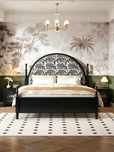 Cadre de lit king size traditionnel en bois avec tête de lit capitonnée arquée et design en tissu de style rond - Product Image 1