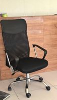 Chaise de bureau ergonomique Vantervi moderne et confortable avec dossier mi-haut en maille, pivotante, avec support lombaire
