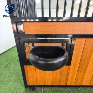 Drehbarer Pferdestall-Futterautomat Aluminium-Schwenkschüssel Einfache Installation Reitsport-Fütterungsausrüstung - Product Image 1