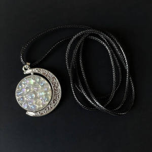 Großhandel Edelsteinschmuck Geschenk Heilkristall Handwerk Spirituelles Produkt <span class=keywords><strong>Aura</strong></span> Quarz Splitter Mond Anhänger Sonnen Brosche für Energie - Product Image 3