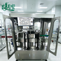 Système automatique d'inspection de la qualité des bouteilles de vin pour la production de spiritueux avec impression de la position de l'étiquette et vérification de l'alignement du bouchon