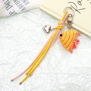 Llavero de macramé hecho a mano con forma de pez, accesorio de moda para mujer, borla larga de cuero PU, accesorios de ropa, llavero de ganchillo con forma de animal para niñas - Product Image 3