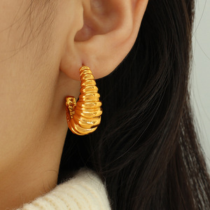 <b>Cuff</b> <b>Earrings</b> Gold C-Shaped Geometric Hoop For Women Fashion Jewelry - Product Image 3