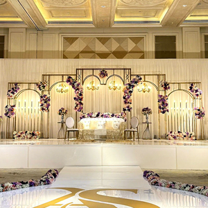 Grand support d'arche en métal doré lisse pour scène de mariage, style simple, chemin de fleurs suspendu pour décoration d'événements - Product Image 1
