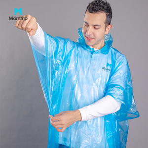 Vente chaude Poncho de pluie jetable en plastique transparent imperméable en PE imperméable facile à transporter Vêtement de pluie d'extérieur avec capuche - Product Image 4