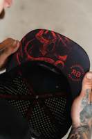 Casquettes de luxe Hip Hop logo brodé à 5 panneaux, chapeau perforé imperméable à l'eau avec trou découpé au laser