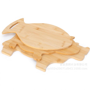Tabla de cortar de bambú con forma de cerdo de 39x24x1.5 cm para servir y cortar alimentos en la cocina - Product Image 3
