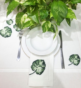 Ensemble de sets de table et serviettes en lin 100% brodé feuille de Monstera, blanc, avec ourlet en coton, lavable et réutilisable, vente en gros à prix abordable - Product Image 3