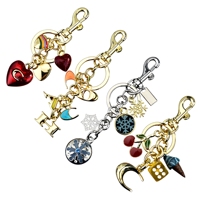 Breloque de sac en forme de cœur rouge scintillant avec logo C, pendentif arc-en-ciel plaqué or, porte-clés pour femmes, accessoires de sac à main