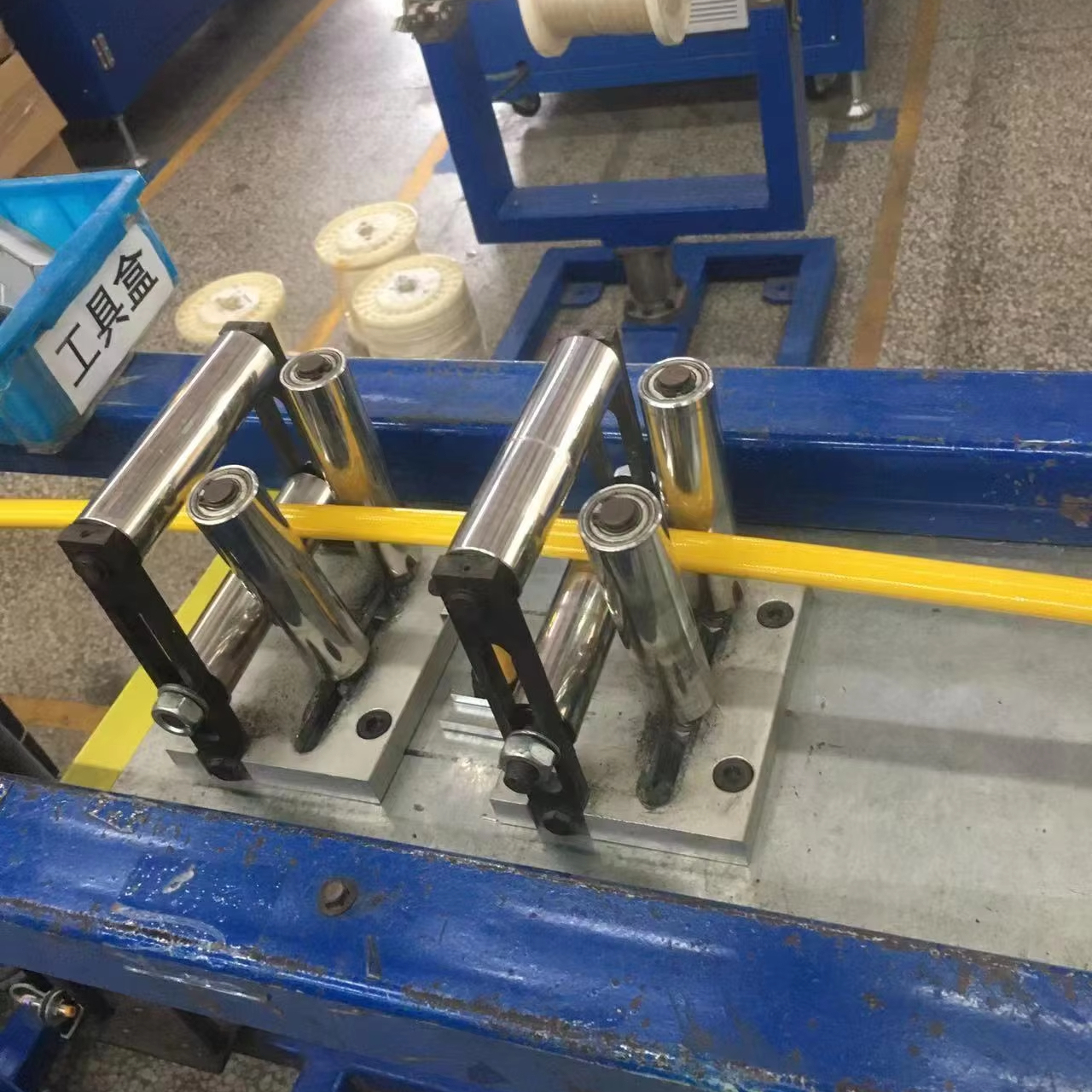 Wire <strong>Guide</strong> Rollers <strong>Cable</strong> <strong>Guides</strong> and Rollers for Rolling Ring Drive Four-roller Electrical <strong>Cable</strong> <strong>Guide</strong>