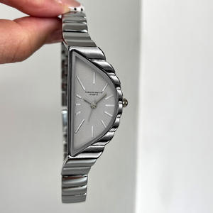 Reloj de cuarzo de moda para mujer, reloj de pulsera con cadena, estilo personalizado, elegante y ligero, de lujo. - Product Image 4