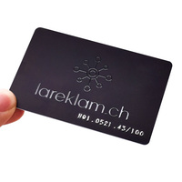 Carte de visite NFC noire mate programmable pour le partage de médias avec LOGO UV et code QR