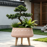 Jardinière surélevée moderne en fibre de verre avec pieds, pot à fleurs géométrique en relief pour patio, jardin, balcon