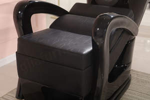 Un salon de beauté moderne, un bac à shampoing électrique noir pour le lavage des cheveux et une chaise de shampooing - Product Image 4