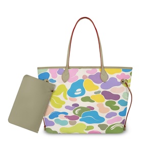 Nuova Borsa Tote Personalizzata Grande Capacità in Pelle Morbida Gialla Camo e Portafoglio, Borsa a Spalla con Stampa Camo Cloud, Set 2 Pezzi - Product Image 2