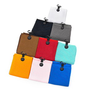 Serviette de golf exclusive pour tournoi, texture gaufrée, en microfibre, pour marquage en gros par des experts en matière de marquage pour les propriétaires de marques - Product Image 1