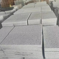 Dalles et carreaux en granit gris sésame, surface flammée, design moderne, pavage extérieur pour sols en pierre