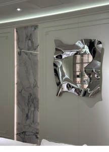 Espejo Decorativo Ondulado Irregular Moderno <span class=keywords><strong>de</strong></span> <span class=keywords><strong>Diseño</strong></span> <span class=keywords><strong>Italiano</strong></span>, Espejo <span class=keywords><strong>de</strong></span> Pared <span class=keywords><strong>de</strong></span> Acero Inoxidable <span class=keywords><strong>de</strong></span> Lujo para Sala <span class=keywords><strong>de</strong></span> Estar y Entrada - Product Image 2