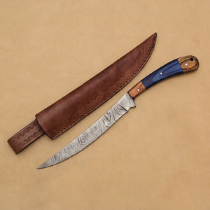 Brillanteza Artesanal – Cuchillo de Chef de Acero de Damasco con Funda de Cuero y Mango de Madera para Caza - Product Image 1