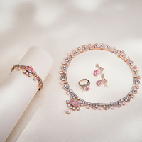 Parure 4 pièces romantique en forme de poire avec nœud, collier, boucles d'oreilles, bague et bracelet en laiton orné de zircone étincelante, cadeau idéal pour femme pour banquets formels