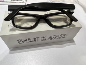 Gafas Inteligentes MT5 Ultra con IA, Cámara HD de 8MP, Traducción de Diálogos de Texto por IA, Activación por Voz, Hey Turbo, IP65, 8MP píxeles - Product Image 5