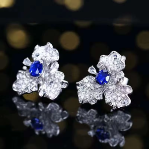 SGARIT Bijoux de luxe en or 18 carats, 1,55 ct, saphir bleu royal naturel, boucles d'oreilles à clous, design floral, pierres précieuses véritables, bijoux fins - Product Image 2