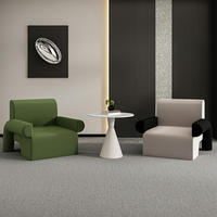 Fauteuil moderne en flanelle avec mousse à mémoire de forme, petit canapé sectionnel de style nordique pour salon avec structure en bois massif