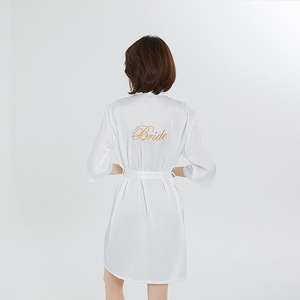 <span class=keywords><strong>Bata</strong></span> <span class=keywords><strong>de</strong></span> Novia Personalizada <span class=keywords><strong>de</strong></span> Seda Blanca <span class=keywords><strong>de</strong></span> Alta Calidad con Logotipo Personalizado, <span class=keywords><strong>Bata</strong></span> <span class=keywords><strong>de</strong></span> Satén para <span class=keywords><strong>Mujer</strong></span>, <span class=keywords><strong>Bata</strong></span> <span class=keywords><strong>de</strong></span> Novia para Despedida <span class=keywords><strong>de</strong></span> Soltera, Batas para Novia y Damas <span class=keywords><strong>de</strong></span> Honor - Product Image 5