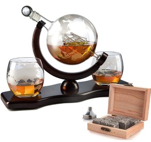 Carafe à whisky globe artisanale 850 ml, motif bateau, avec base en bois et 2 verres – Nouveauté très prisée en ligne - Product Image 5