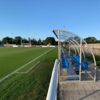 Banc de joueur de football en acier galvanisé à 2 rangées, résistant aux vandales et aux intempéries, abri pour équipe de football, sièges de dugout pour terrains de sport