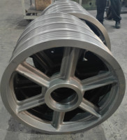 Polea de hierro gris OEM personalizada, fundición en arena, polea de transmisión por correa multicanal para maquinaria industrial y transmisión de potencia