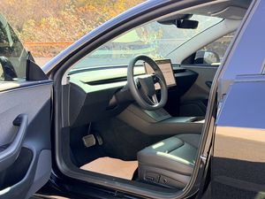 Tesla Model 3 2025 de Lujo, Vehículo de Nueva Energía, Sedán de 4 Puertas y 5 Plazas, Tracción en las Cuatro Ruedas, Caja de Cambios Automática, Motor EV, Edición Highland, >700 km de Autonomía - Product Image 4